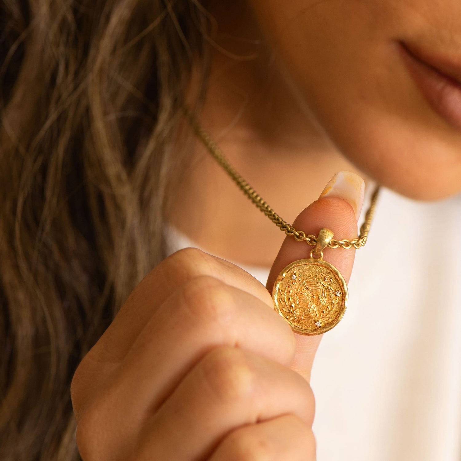 Leah Pendant – The Guardian of Inner Strength
